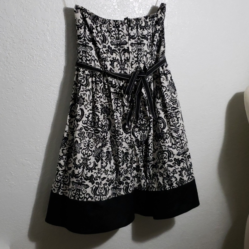 Size 3 black and white dress. - Picture 4 of 4